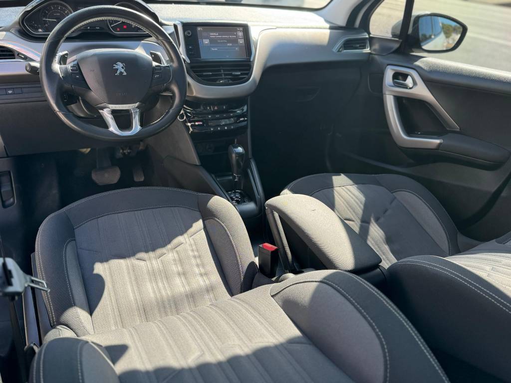 Peugeot 208 1.6 16v    2017