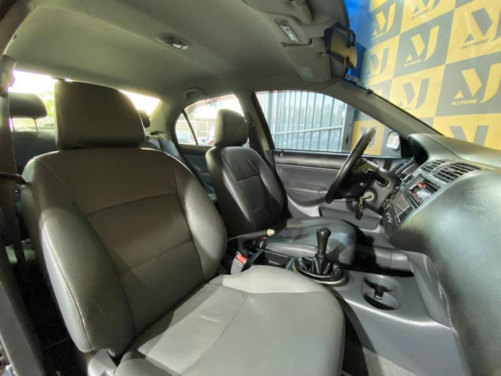 Honda Civic Lx 1.7    2003