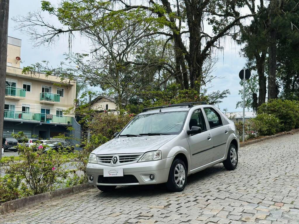 Renault Logan Expression Flex 1.6 16V 4p    2010