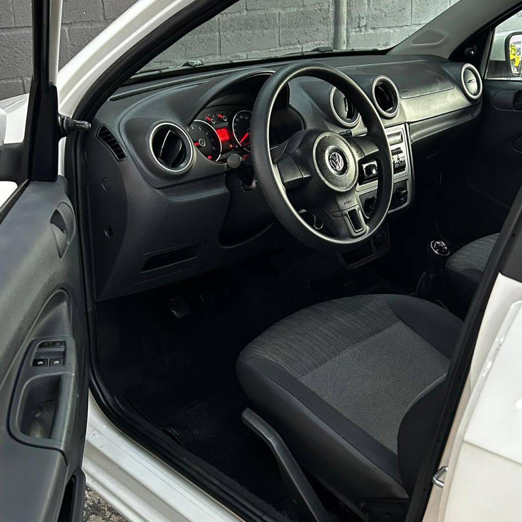 Volkswagen Voyage 1.0/1.0 city mi total flex 8v 4p    2014