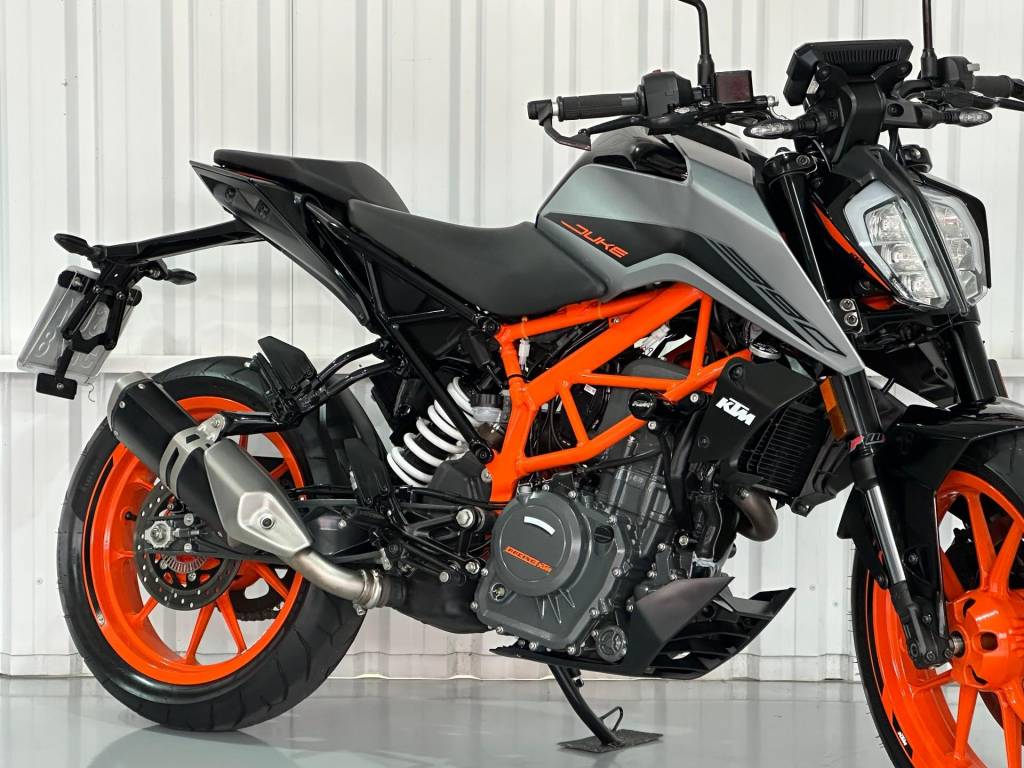 KTM Duke 390 abs    2023