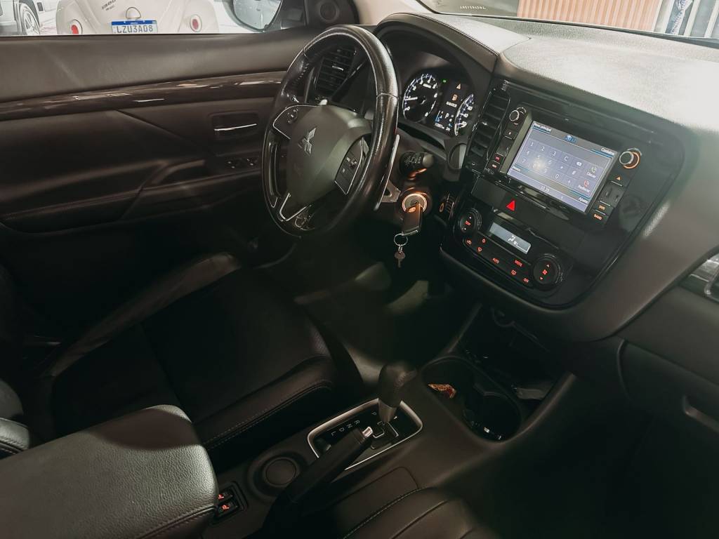 Mitsubishi Outlander 2.0 160cv aut. 16v    2016