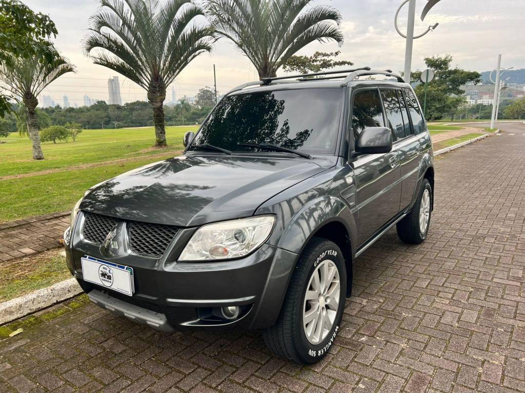 Mitsubishi Pajero 2.0 Flex 16V 4X2 Mec.    2013