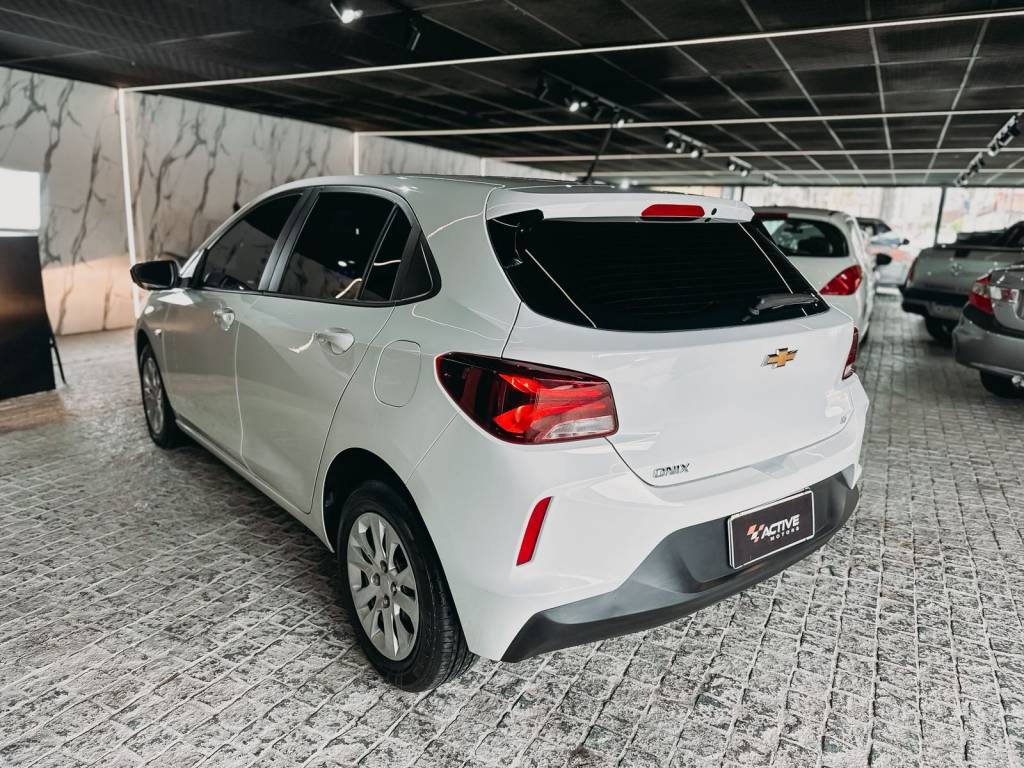 Chevrolet Onix 1.0 hatch lt flex mec. 12v    2023