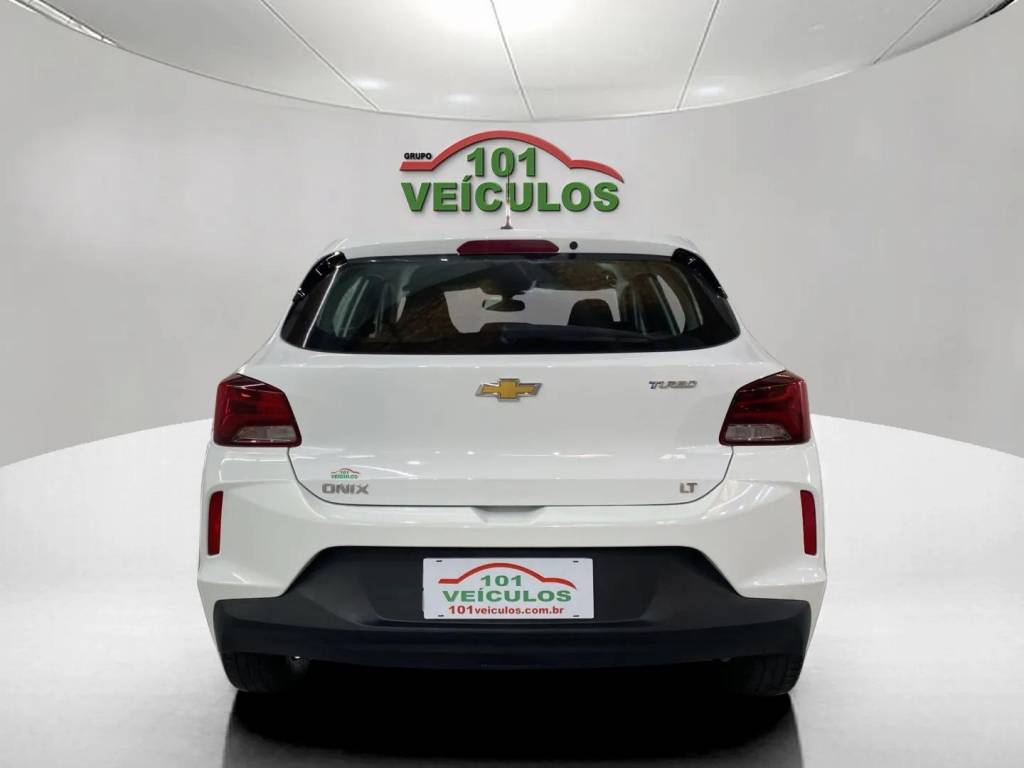 Chevrolet Onix Onix 1.0 hatch lt tb flex mec.    2023