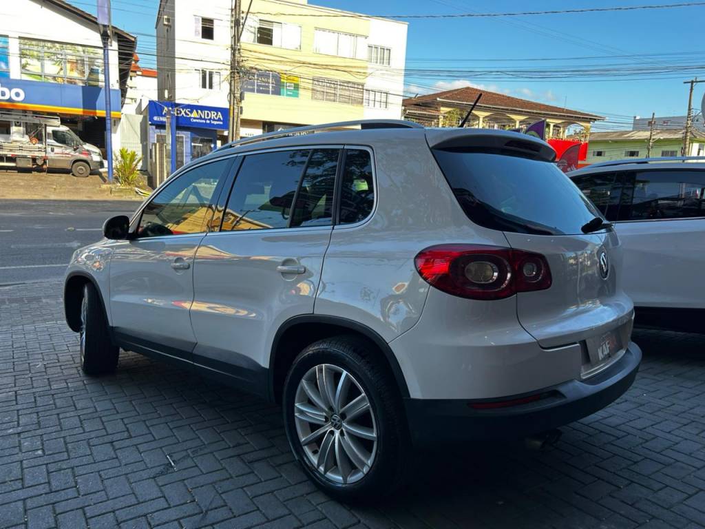 Volkswagen Tiguan 2.0 16v    2011