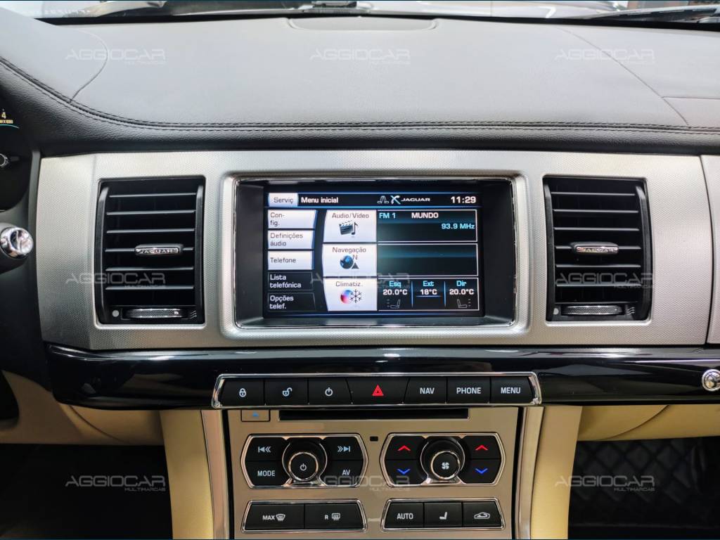 Jaguar XF     2015