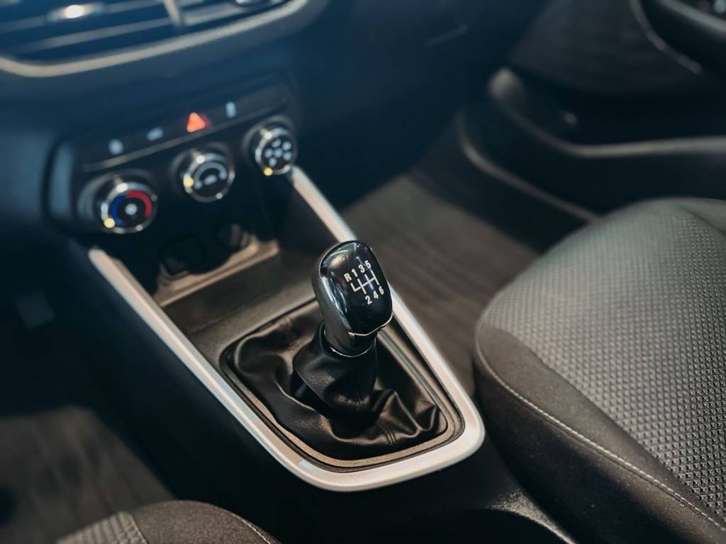 Chevrolet Onix 1.0 hatch lt flex mec. 12v    2023