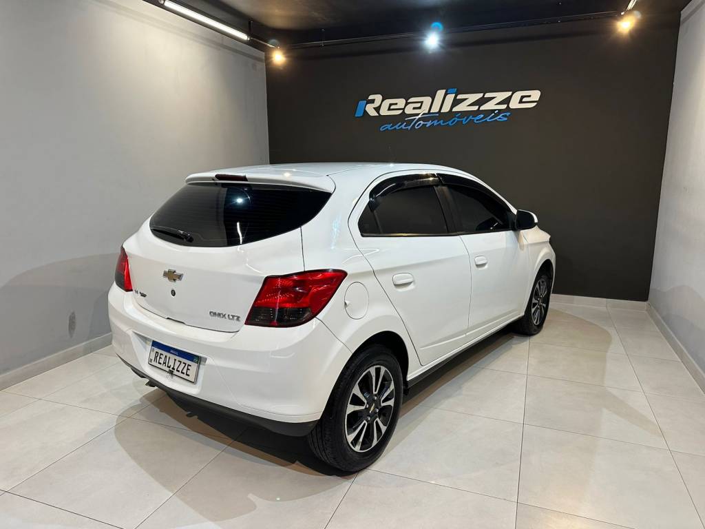 Chevrolet Onix 1.4    2015