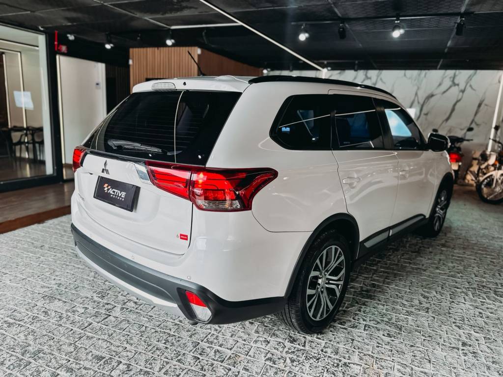Mitsubishi Outlander 2.0 160cv aut. 16v    2016