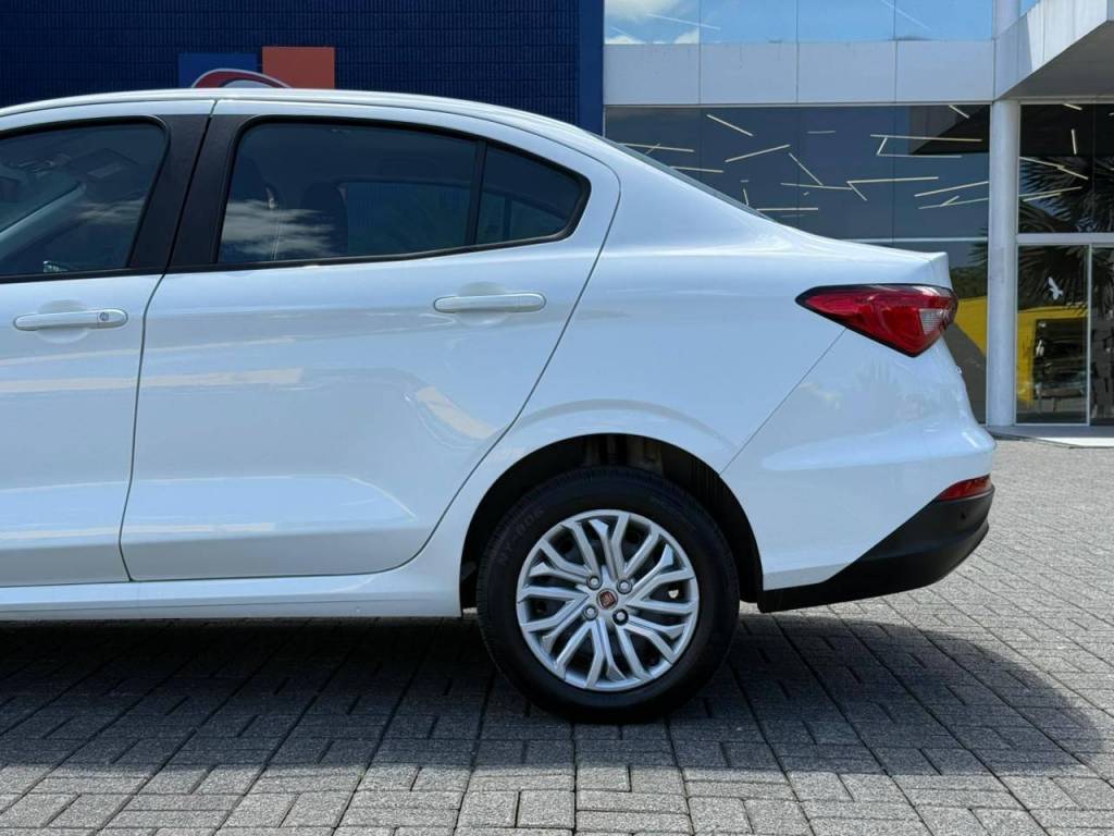 Fiat Cronos /  drive 1.3    2024