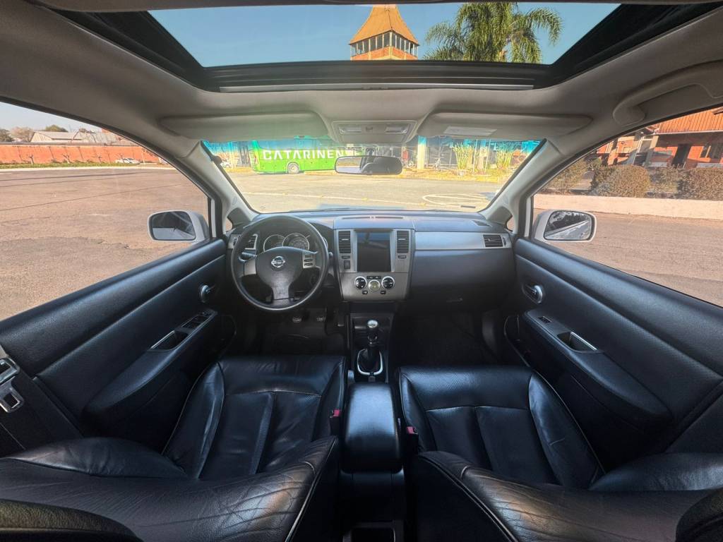 Nissan Tiida 1.8    2013