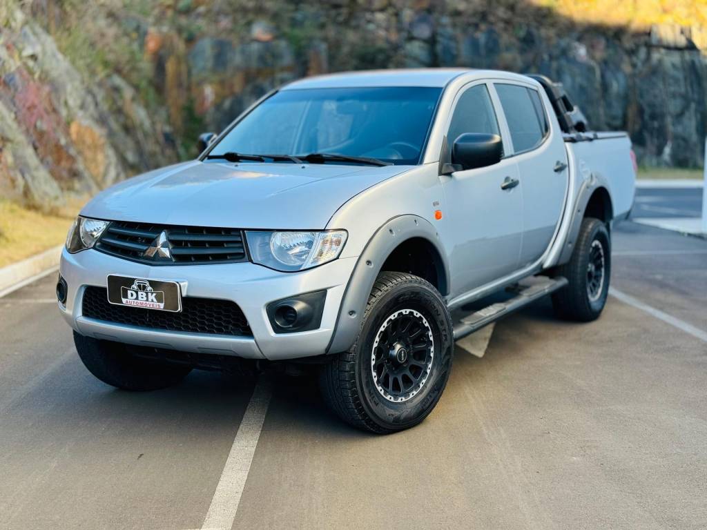 Mitsubishi L200 HLS 2.4 Mec.    2015