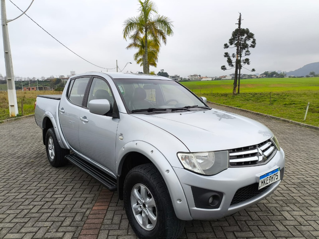 Mitsubishi L200 GLS HPE 3.2 4X4 DIESEL 2013 MANUAL    2013