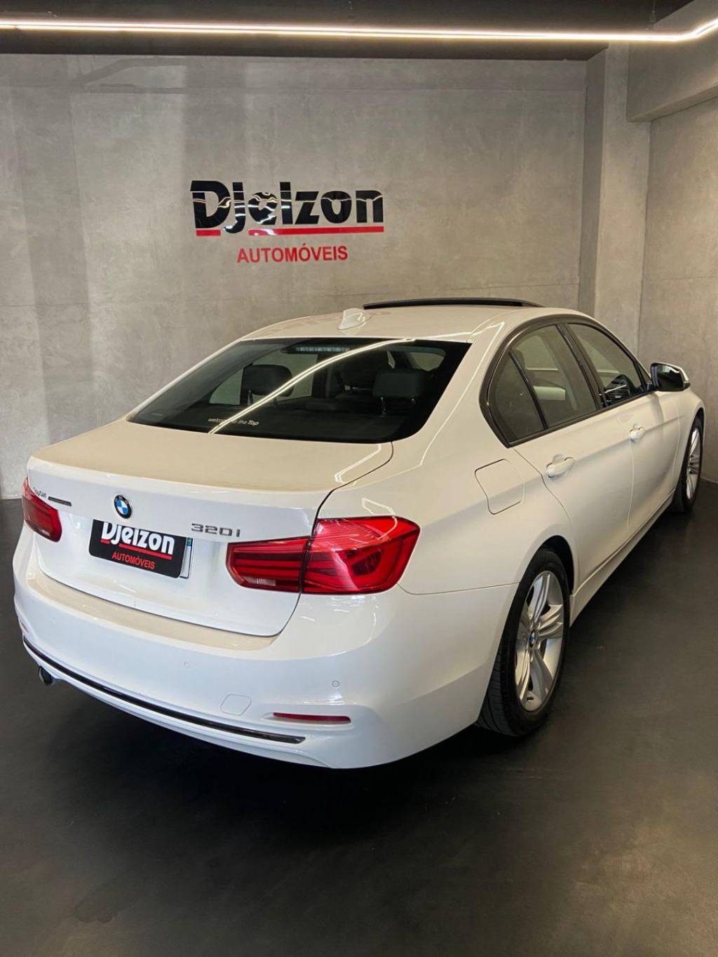 BMW 320i Active flex    2017