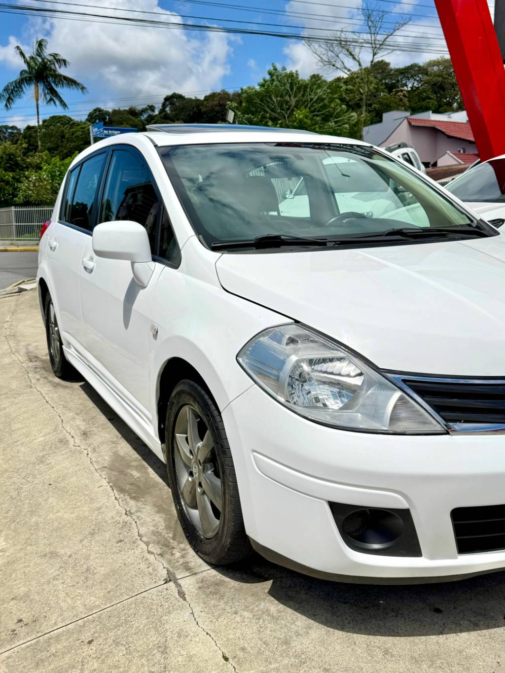 Nissan Tiida 1.8 sl flex aut. 16v    2013