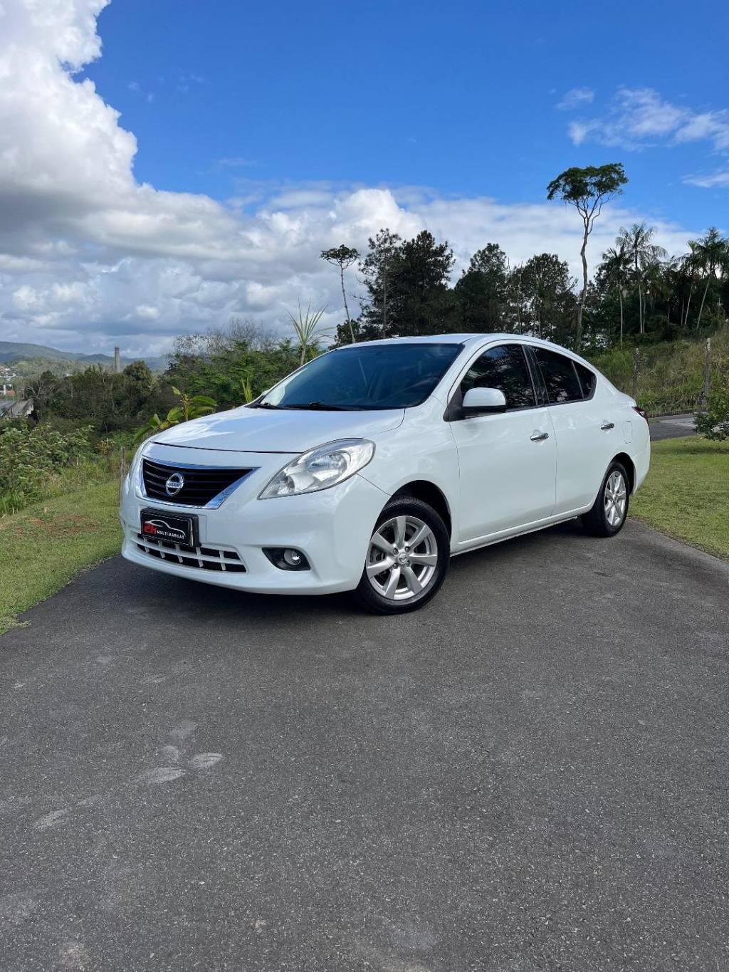 Nissan Versa SL 1.6 16V Flex Fuel 4p Mec.    2014