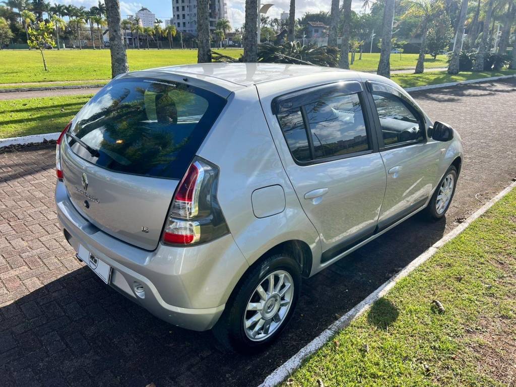Renault Sandero 1.6 privilege    2014