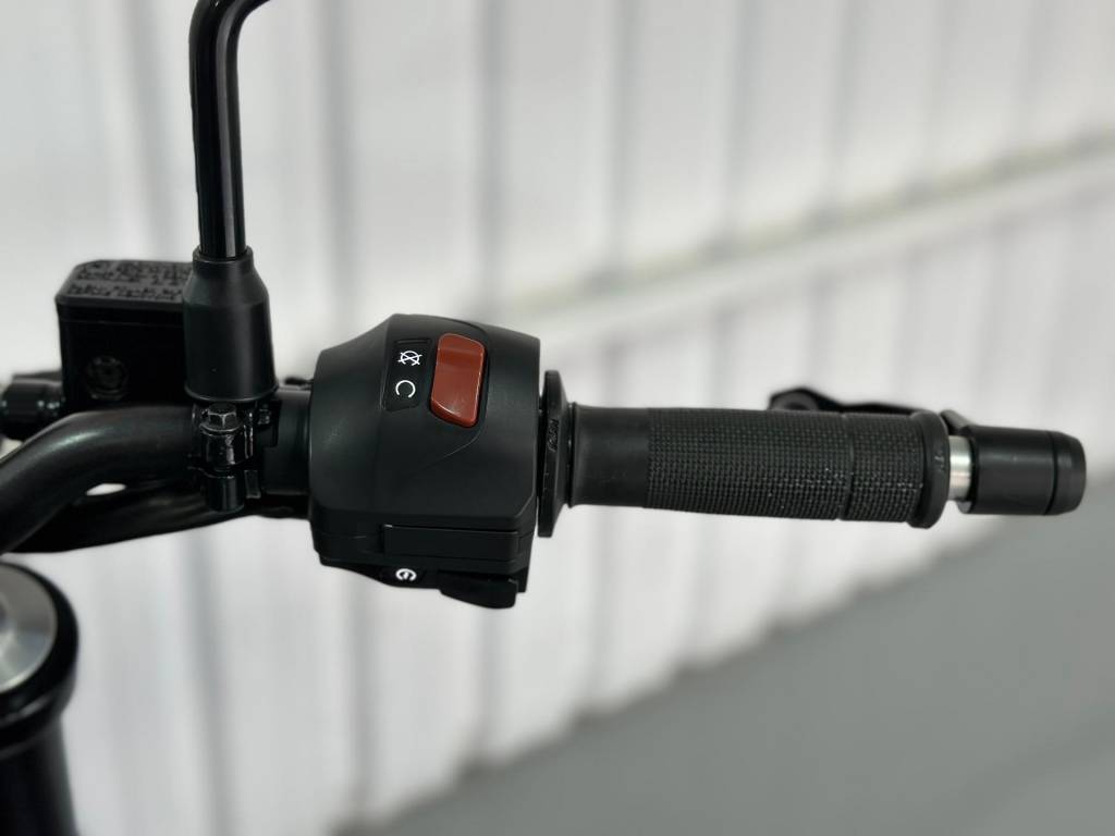 KTM Duke 390 abs    2023