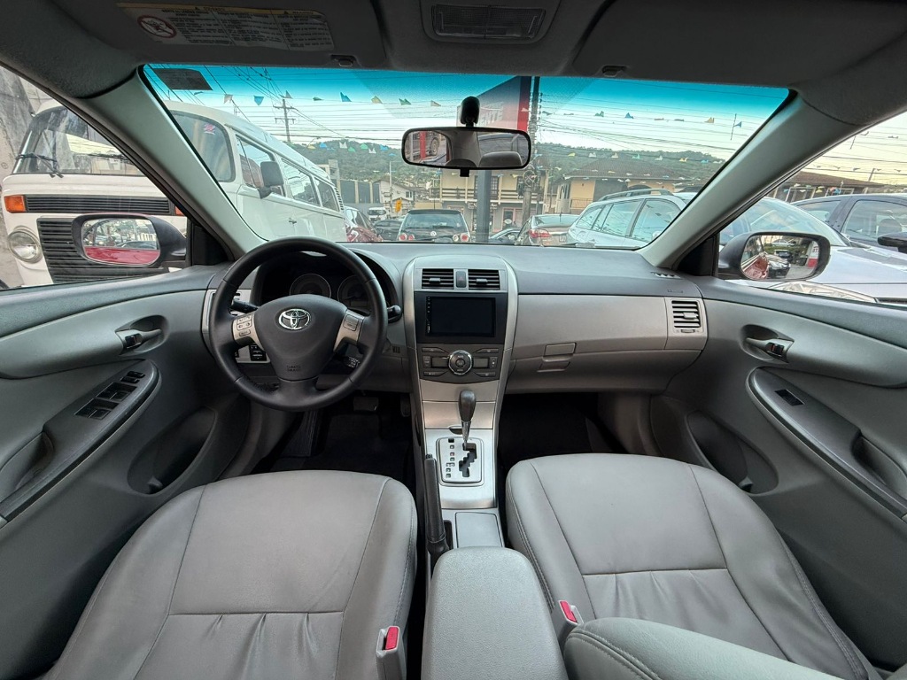 Toyota Corolla Xei automático    2013