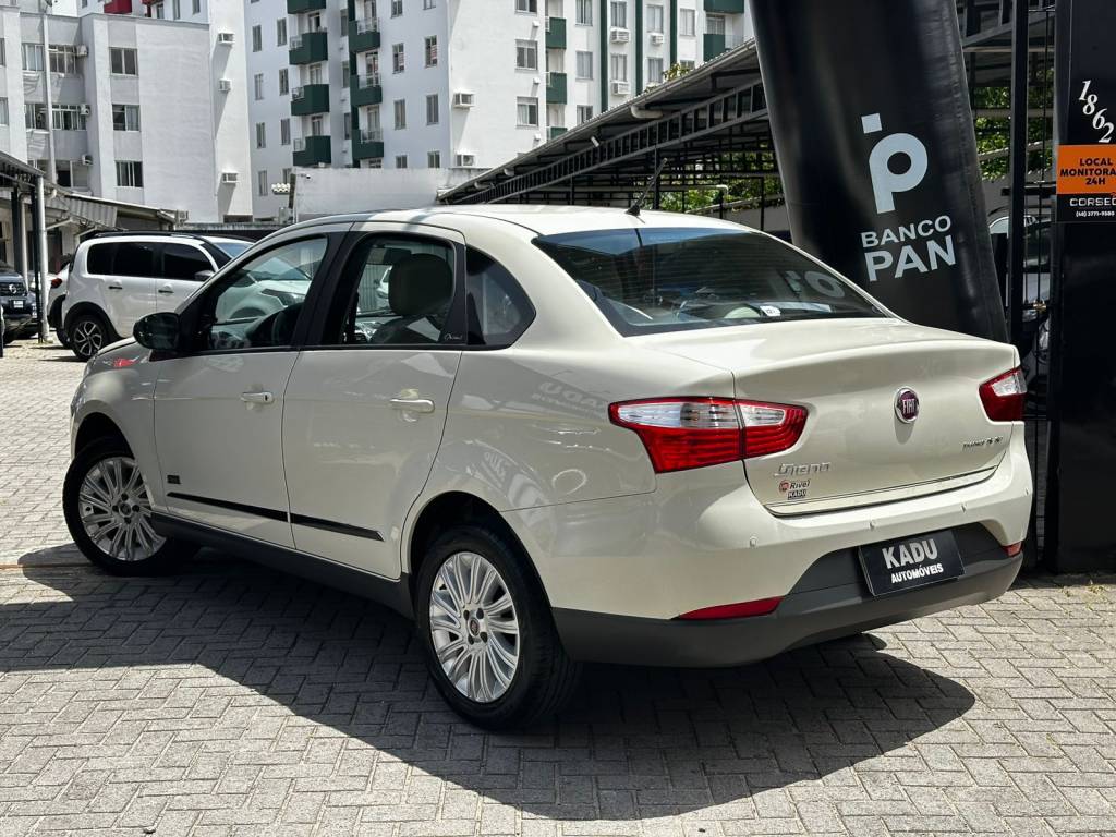Fiat Grand Siena 1.6 16v    2015