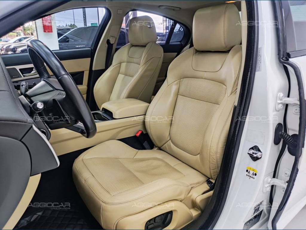 Jaguar XF     2015