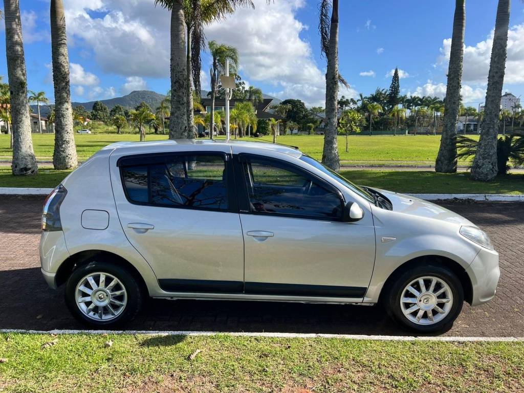 Renault Sandero 1.6 privilege    2014