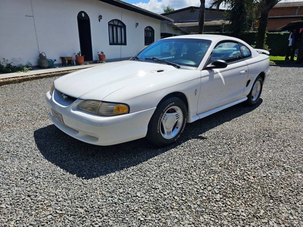 Ford Mustang 3.8 V6    1995