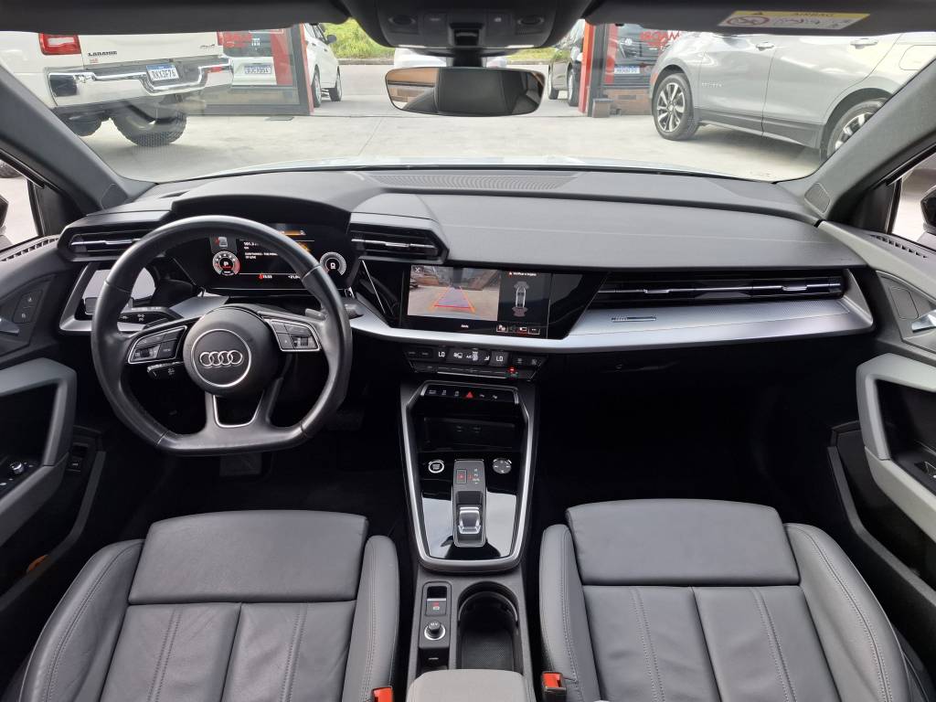 Audi A3 Sed. perf. black 2.0 tfsi s-tr. (hib.)    2024