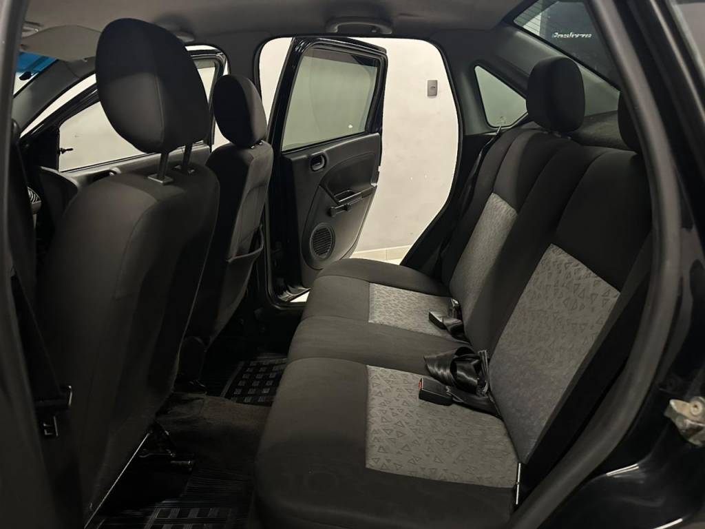 Ford Fiesta 1.6 sedan se flex    2011