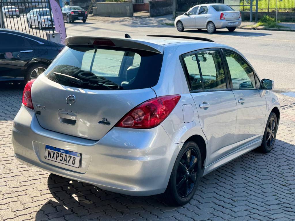 Nissan Tiida 1.8 sl flex aut. 16v    2013