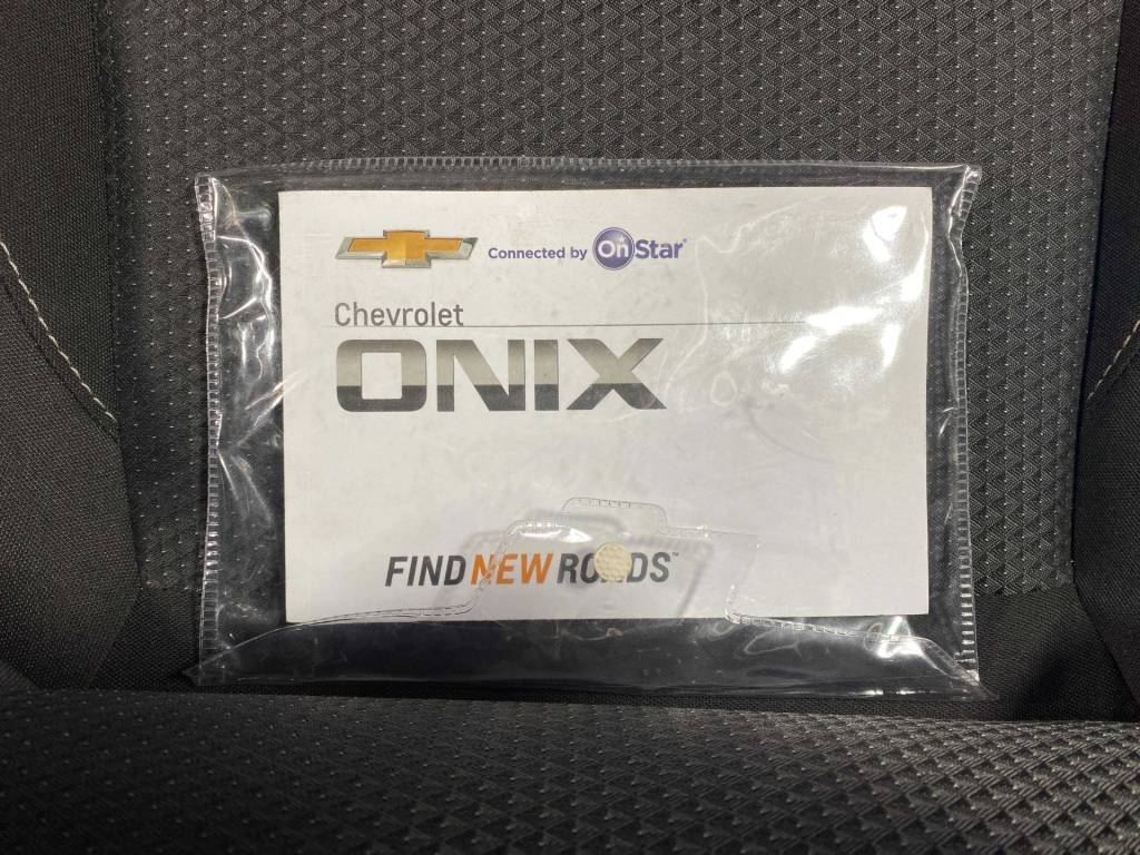 Chevrolet Onix Onix 1.0 hatch lt tb flex mec.    2023