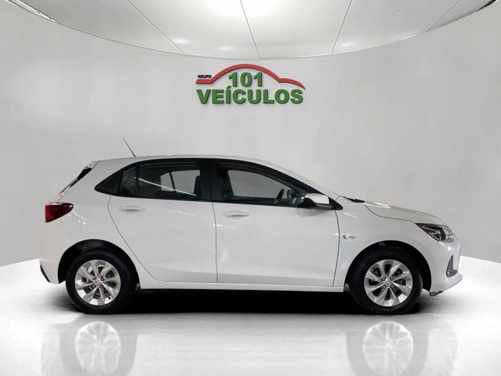 Chevrolet Onix Onix 1.0 hatch lt tb flex mec.    2023