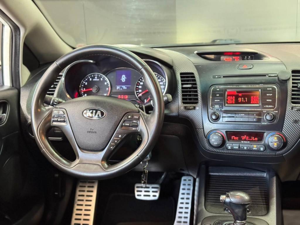 Kia Cerato 1.6 flex aut. 16v    2015