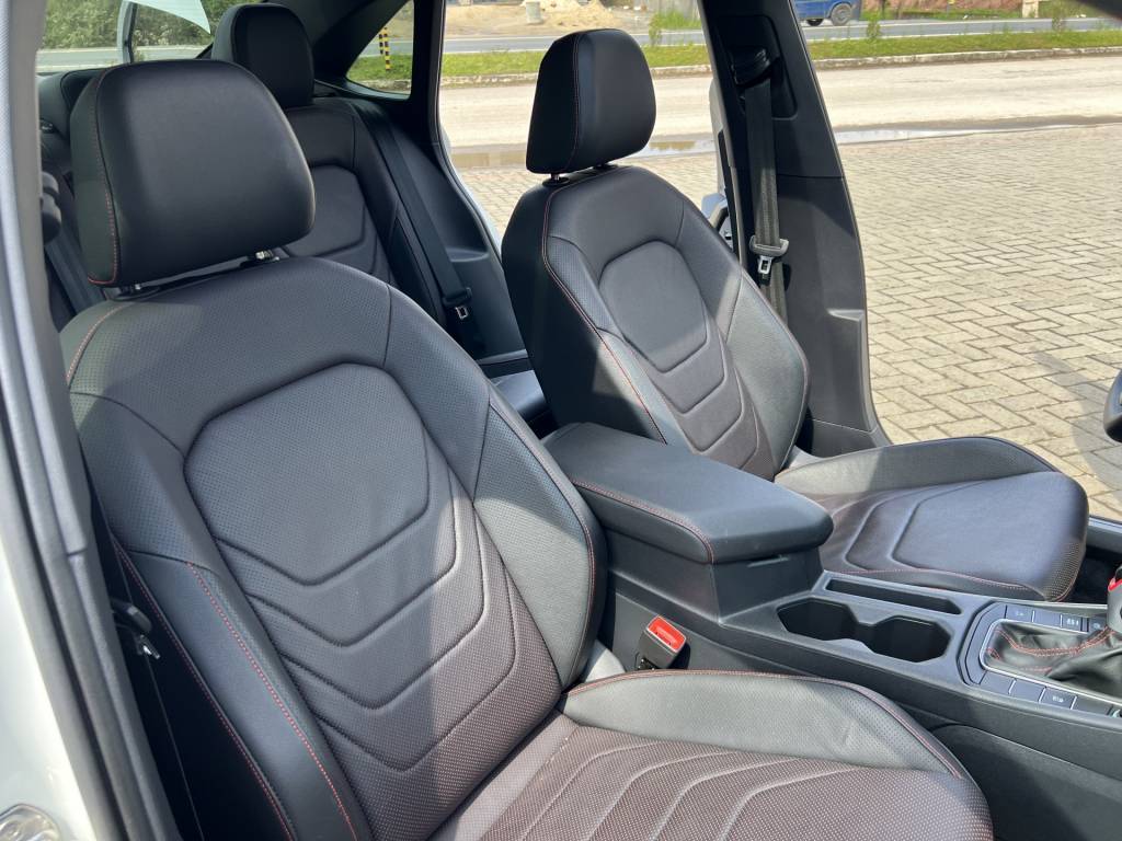 Volkswagen Jetta 2.0 16v 4p aut.    2023