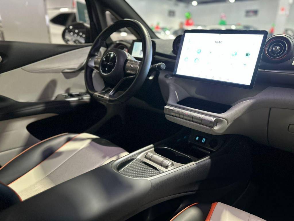 BYD Dolphin EV (elétrico)    2024