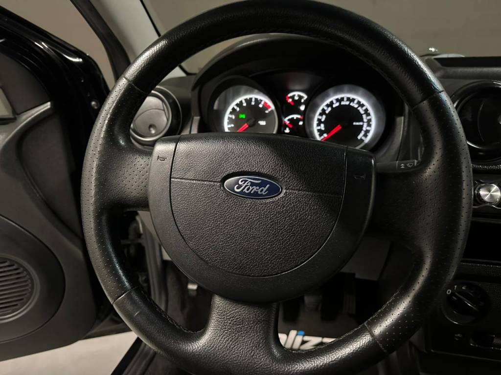 Ford Fiesta 1.6 sedan se flex    2011