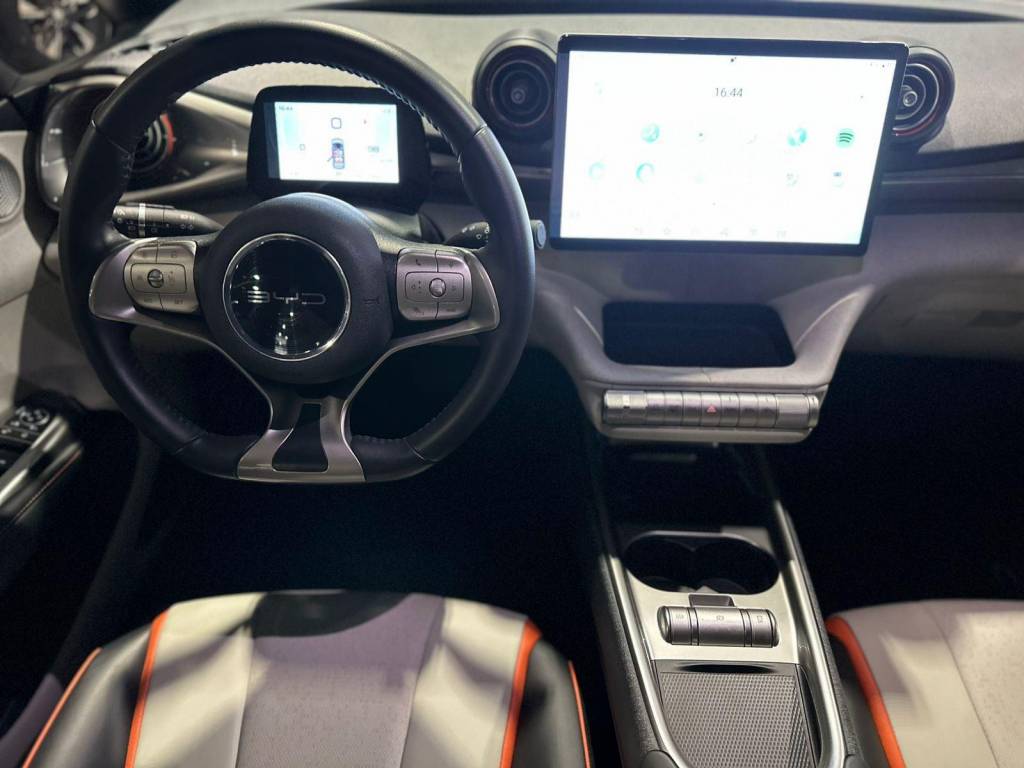 BYD Dolphin EV (elétrico)    2024