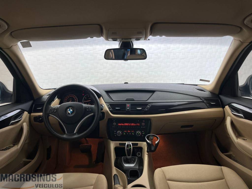 BMW X1 Bmw i/ x1 sdrive20i    2013