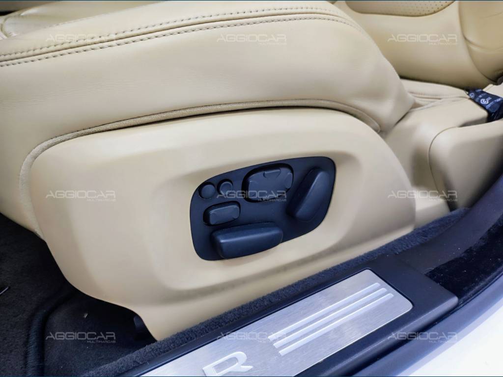 Jaguar XF     2015