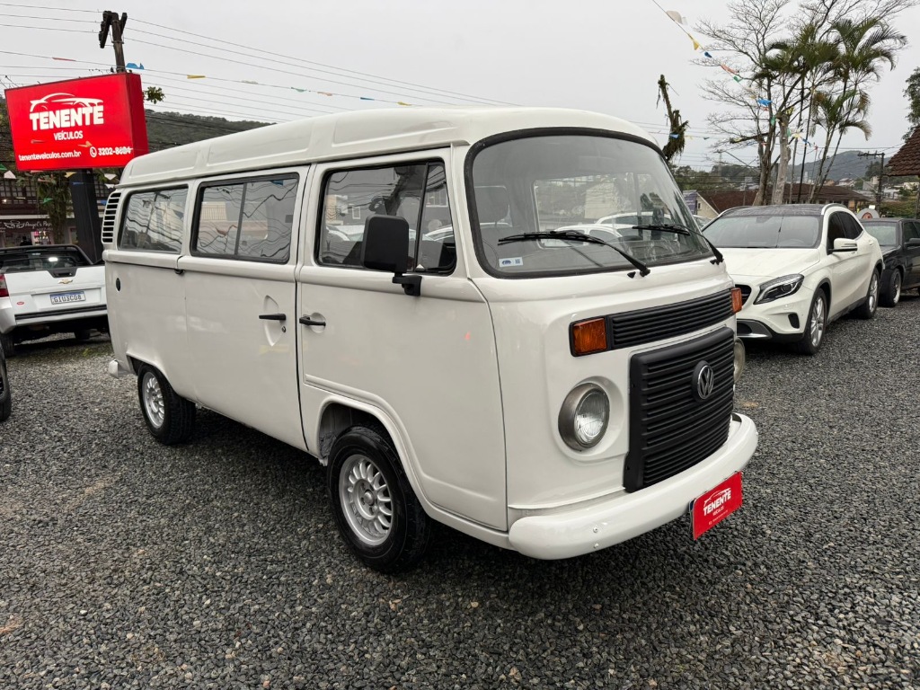 Volkswagen Kombi Lotação 9 passageiros    2012