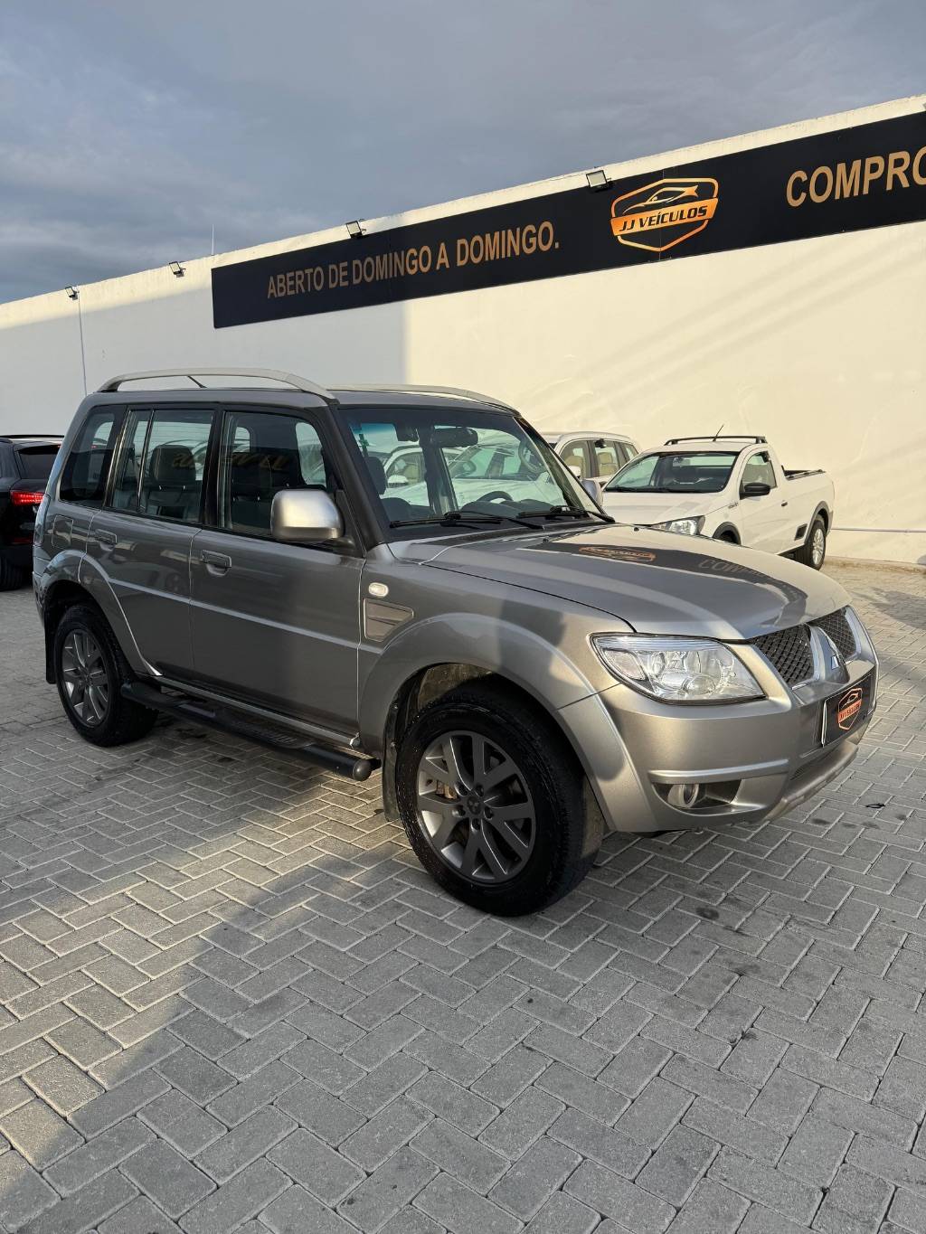 Mitsubishi Pajero Tr4 2.0 flex 16v 4x2 aut.    2015