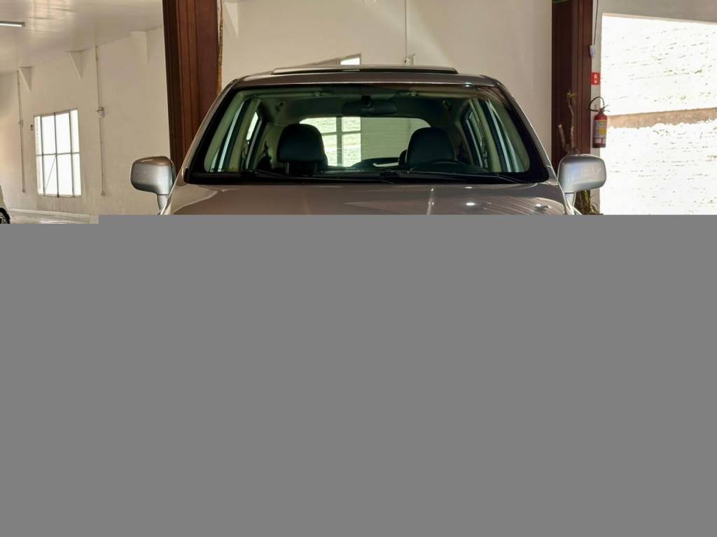 Nissan Tiida /  18sl flex    2011