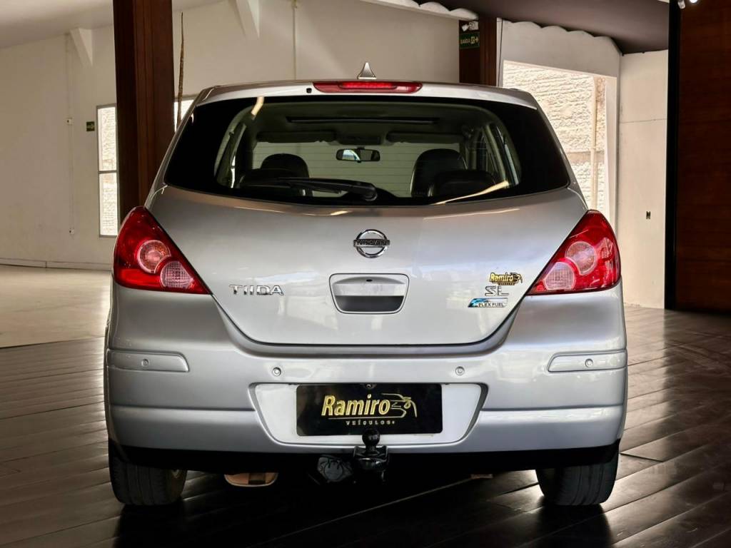 Nissan Tiida /  18sl flex    2011