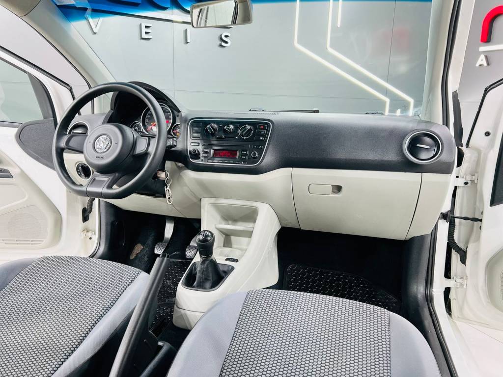 Volkswagen Up 1.0 tsi total flex 12v 5p    2017