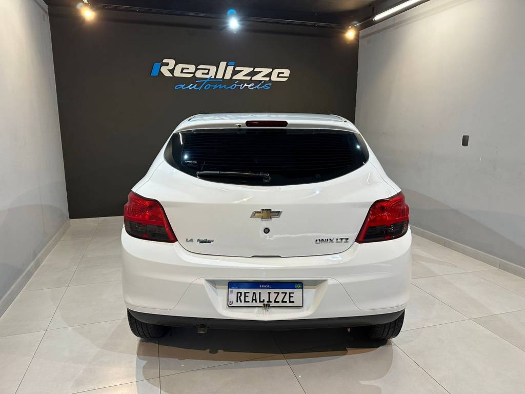 Chevrolet Onix 1.4    2015