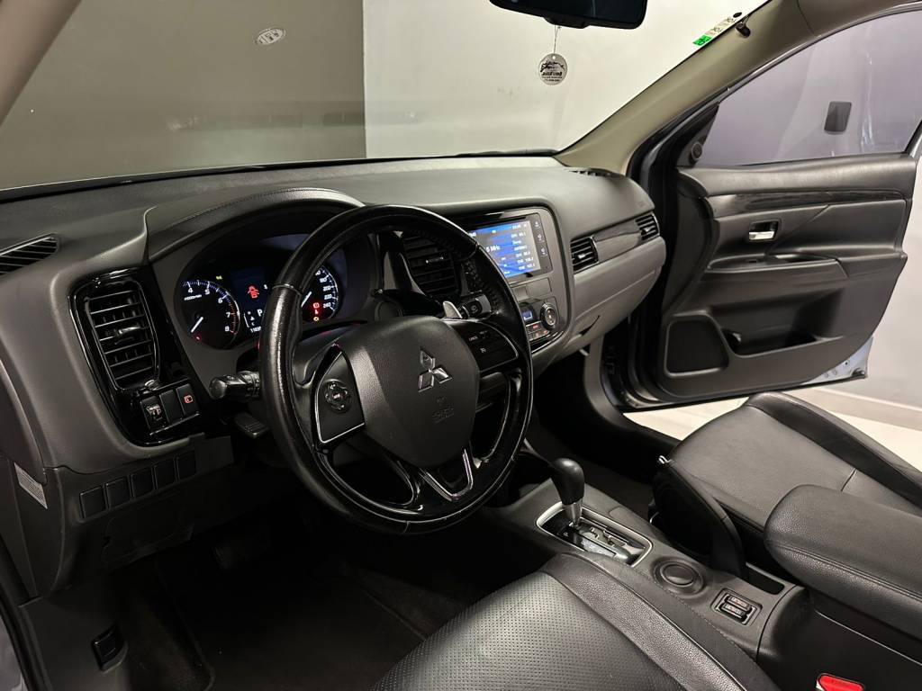 Mitsubishi Outlander 2.0    2016