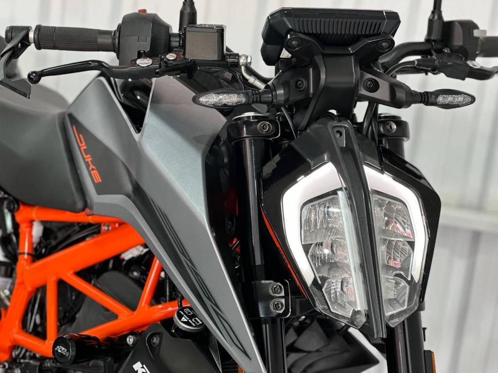 KTM Duke 390 abs    2023