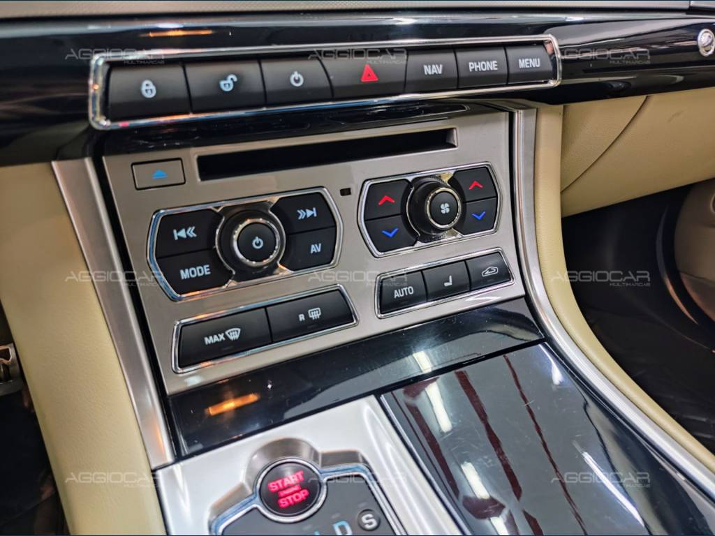 Jaguar XF     2015