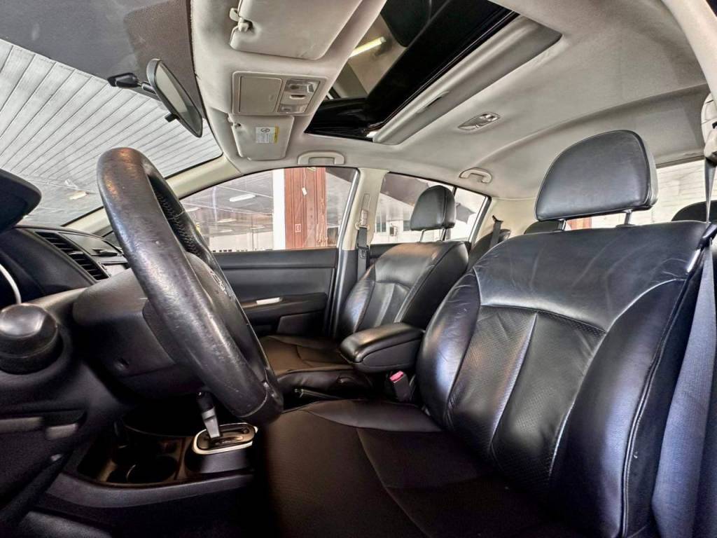 Nissan Tiida /  18sl flex    2011